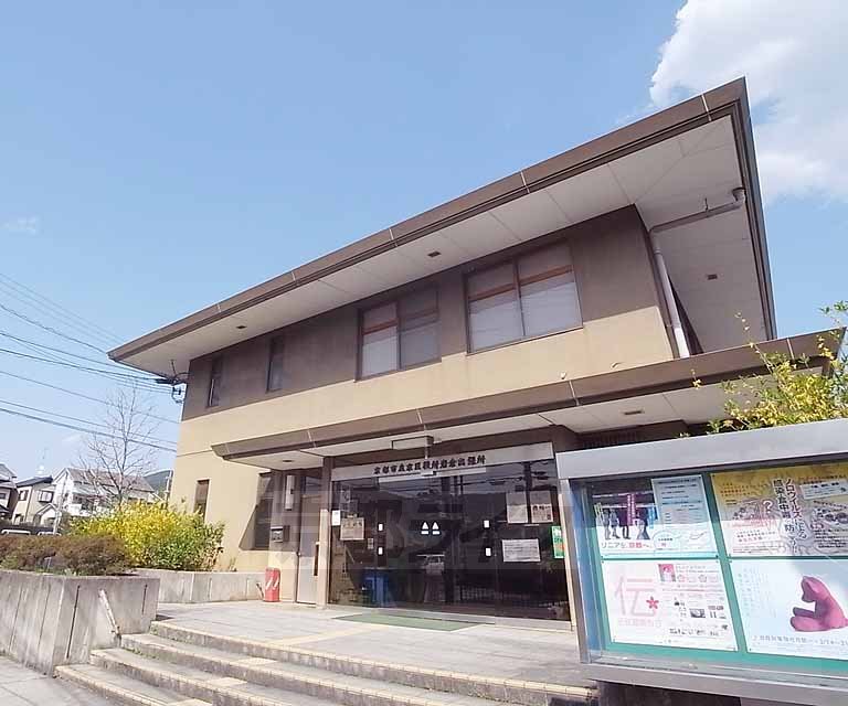 Government office. Sakyo Ward Iwakura 440m until the branch office (government office)