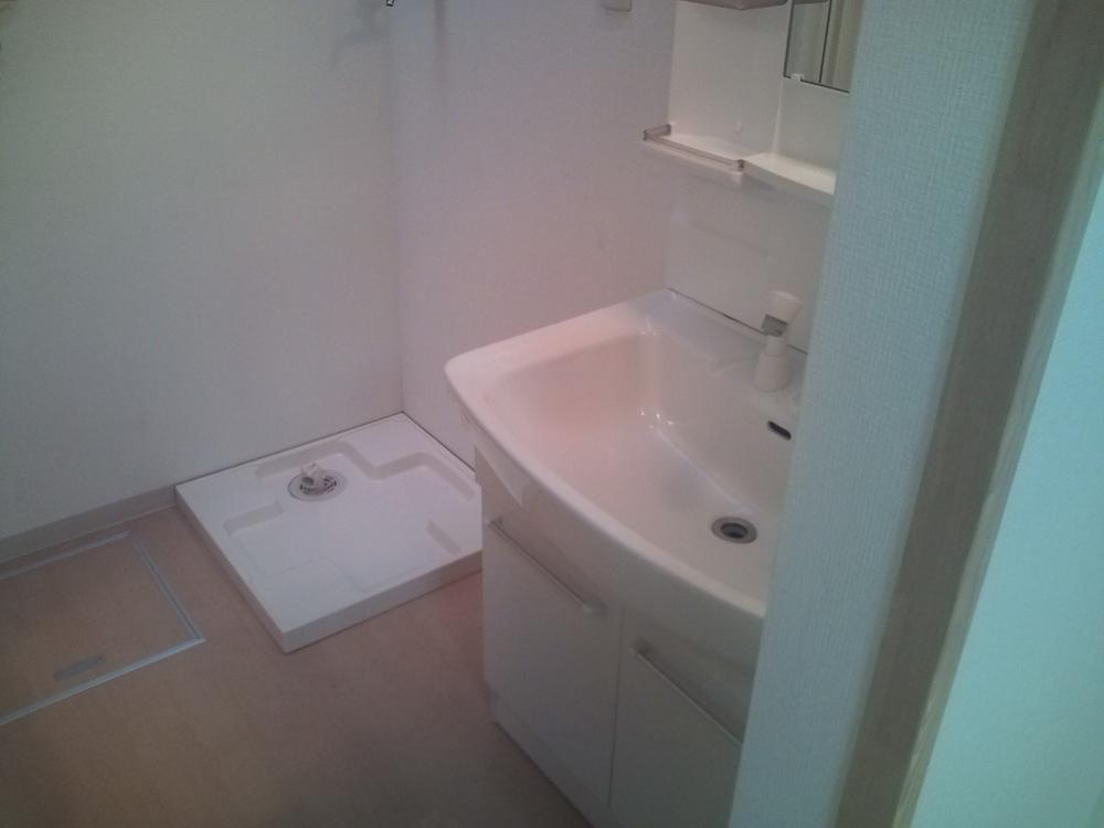 Wash basin, toilet. Indoor (September 2011) Shooting