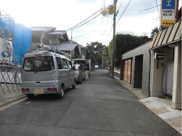 Local photos, including front road. Local (10 May 2013) Shooting