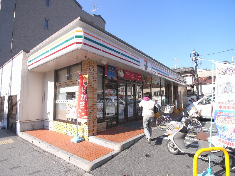 Convenience store. 290m to Seven-Eleven (convenience store)