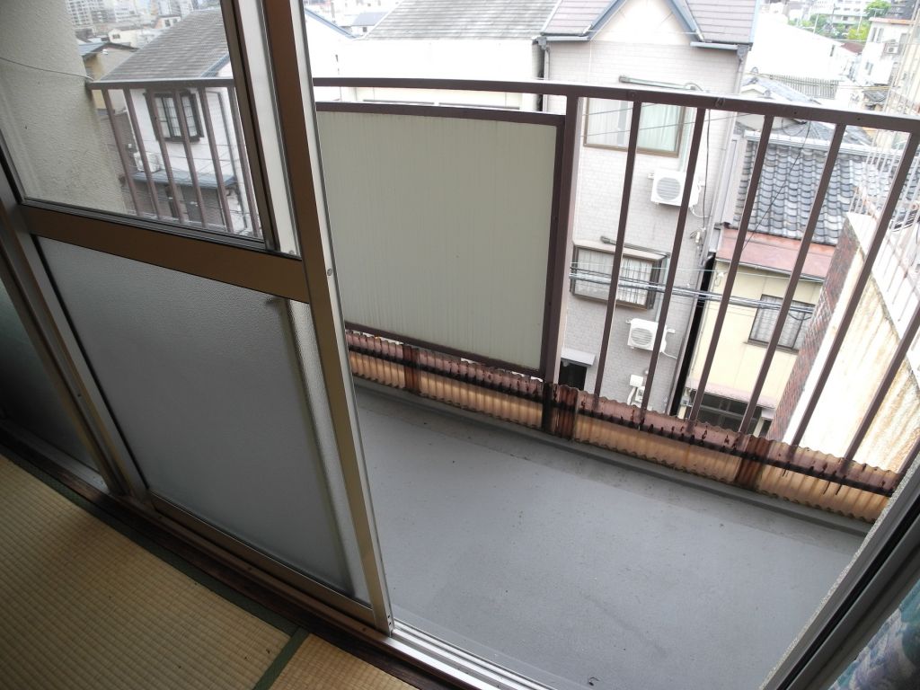 Balcony. Also published in the website "Kyoto rental House Network"