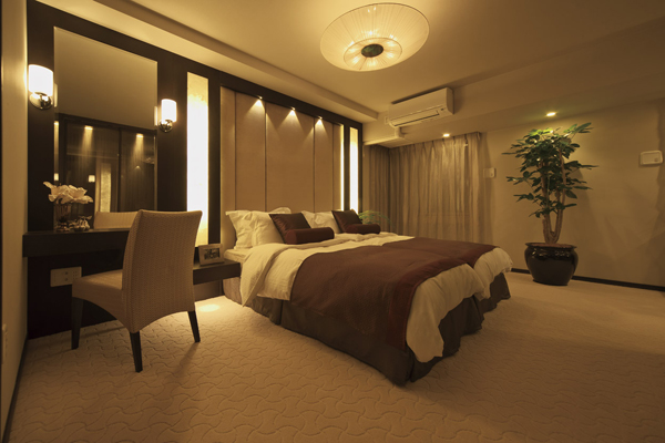 Interior.  [Master bedroom] Gently sleep, Bedroom wake up comfortably is, The layout of the furniture by taking advantage of the room there is wide. Not only to just sleep, It has been directed as a space of another relaxation of (A type model room)