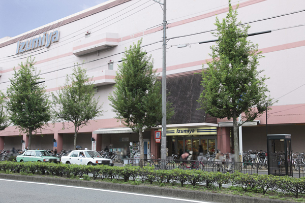 Surrounding environment. Izumiya Takano store (walk 22 minutes ・ About 1740m)
