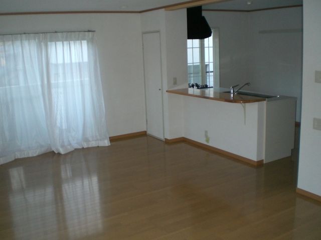 Living and room. Looking for room to house network Sakyo shop!