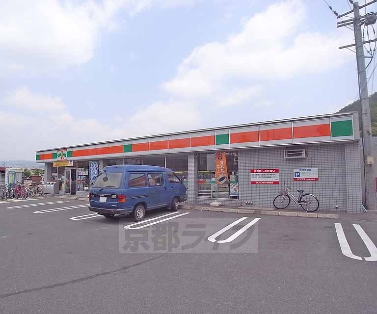 Convenience store. Thanks Matsugasaki Station store up to (convenience store) 555m