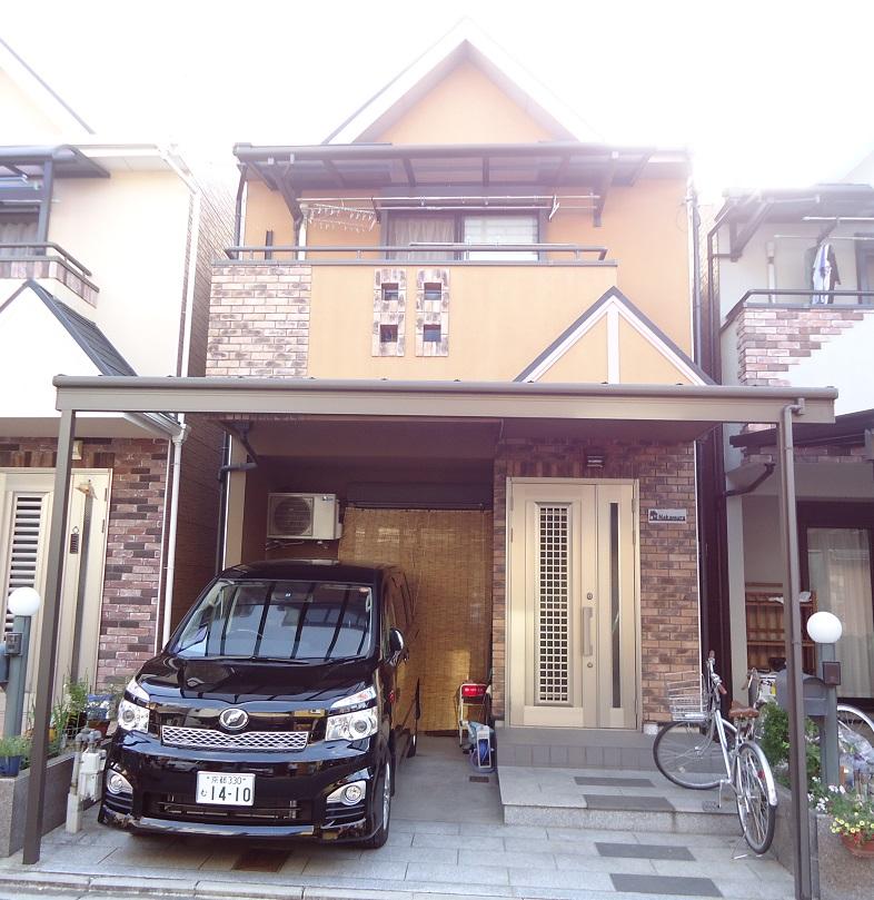 Local appearance photo. Since the car port is totally cover the front part, It is really convenient. 