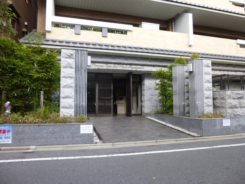 Entrance. Common areas