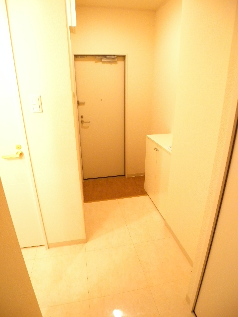 Living and room. Also published in the website "Kyoto rental House Network"