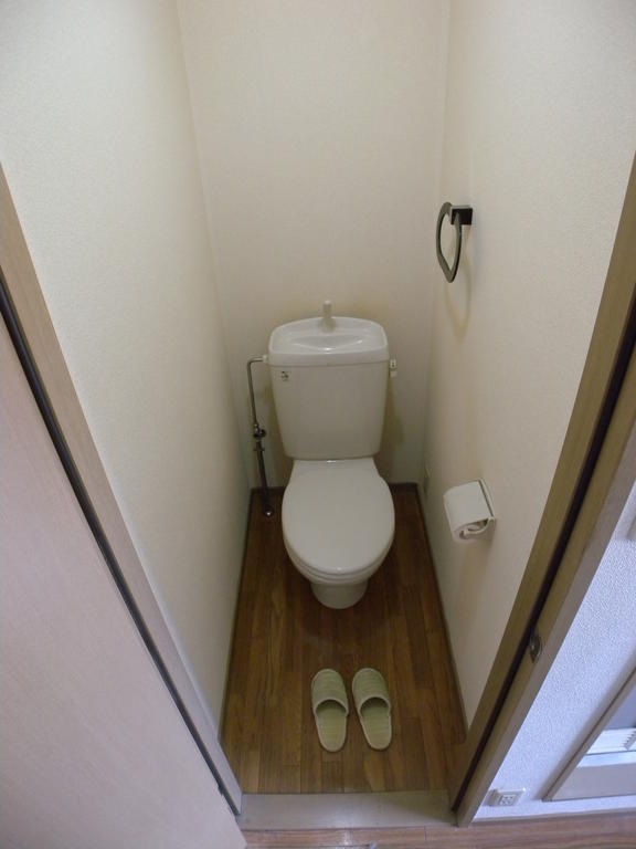 Toilet. Looking for room to house network Sakyo shop!