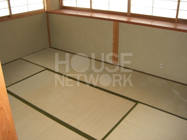 Living and room. Also published in the website "Kyoto rental House Network"