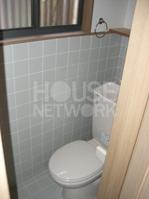 Toilet. Looking for room to house network Sakyo shop!