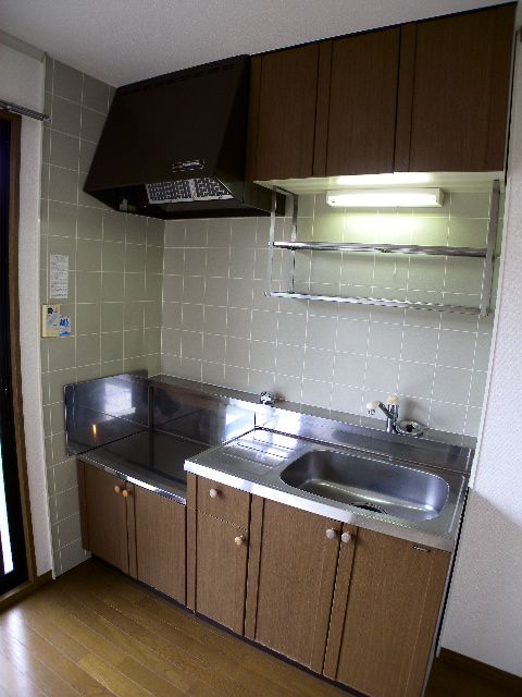 Kitchen. Also published in the website "Kyoto rental House Network"