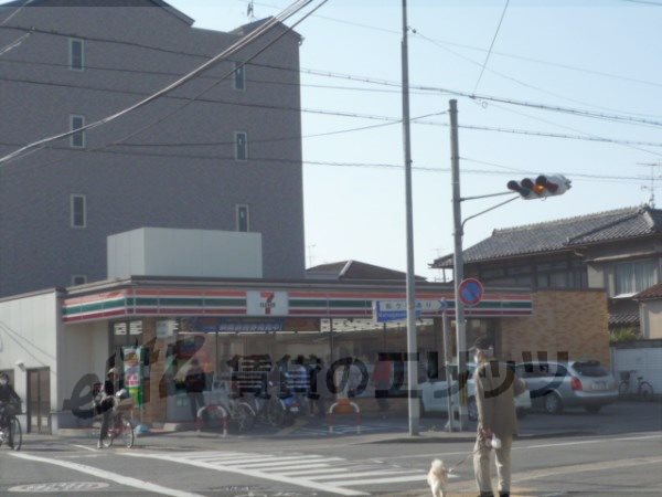 Convenience store. 120m to Seven-Eleven Shimogamotakagi Machiten (convenience store)