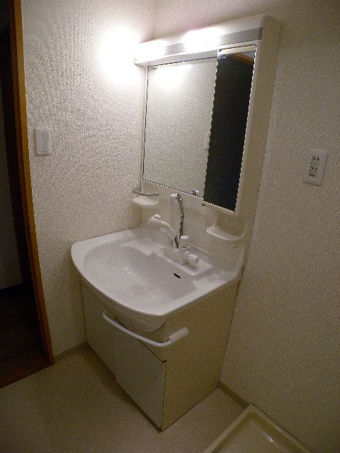 Washroom. Questions about property, Contact do not hesitate!