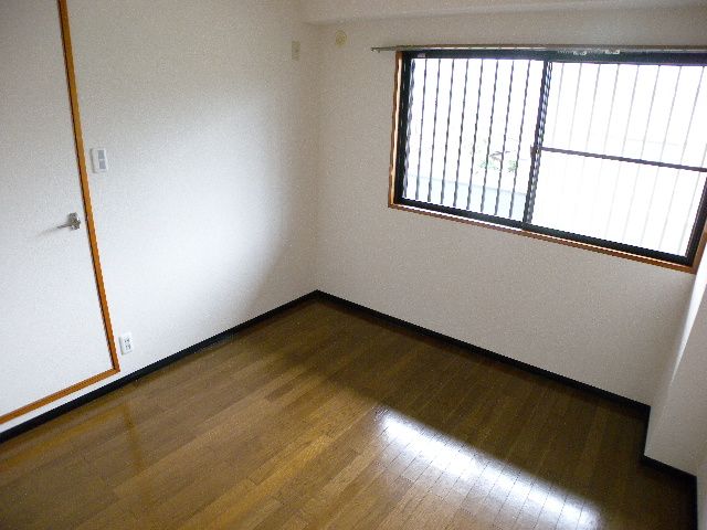 Other room space. Looking for room to house network Sakyo shop!