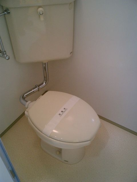 Toilet. Looking for room to house network Sakyo shop!