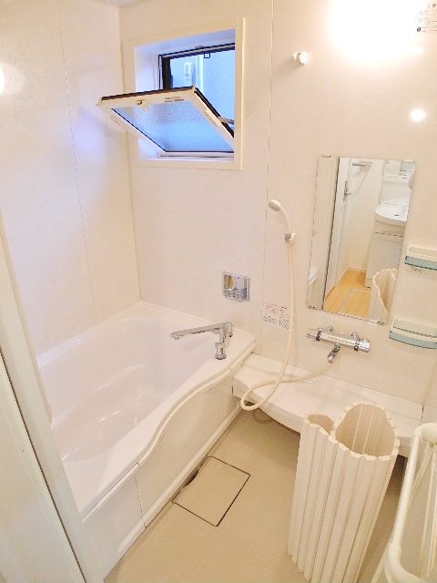 Bath. For further information, please contact toll-free 0120-21-3325 ☆
