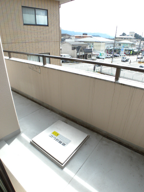 Balcony. Looking for room to house network Sakyo shop!