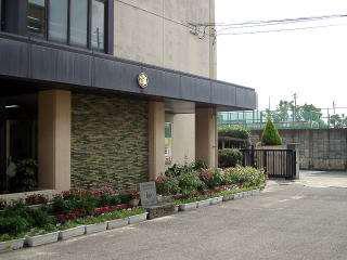 Primary school. Kyoto hollyhock to elementary school (elementary school) 907m