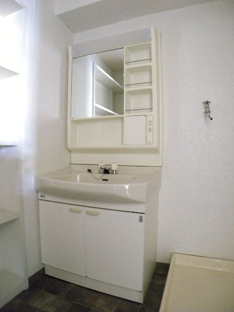 Washroom. Looking for room to house network Sakyo shop!