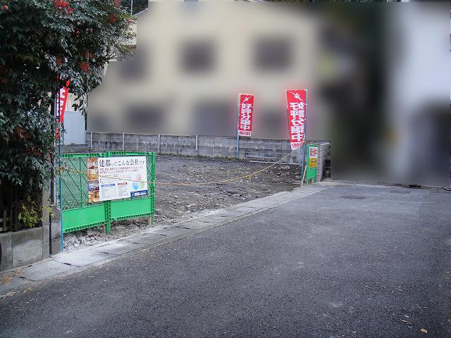 Local photos, including front road. Local (11 May 2013) Shooting