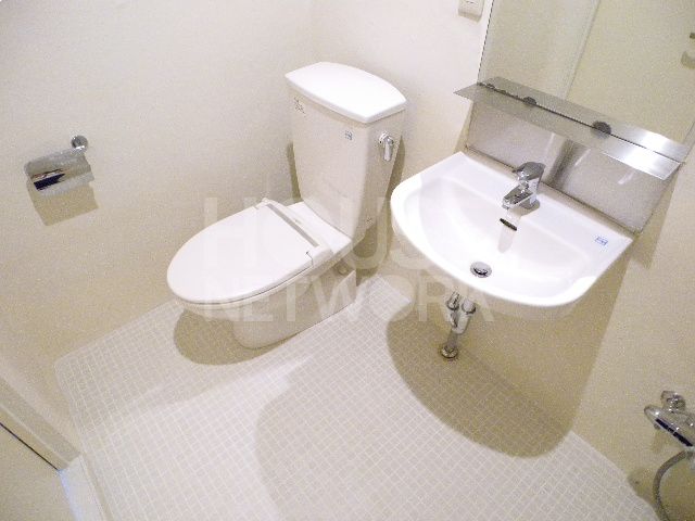 Toilet. Looking for room to house network Sakyo shop!