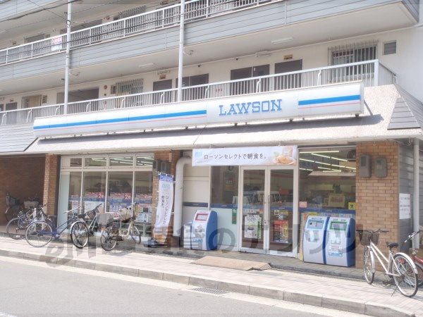 Convenience store. 400m until Lawson plateau store (convenience store)