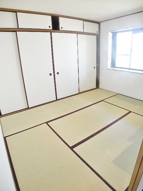 Other room space. Japanese style than one room is not it want