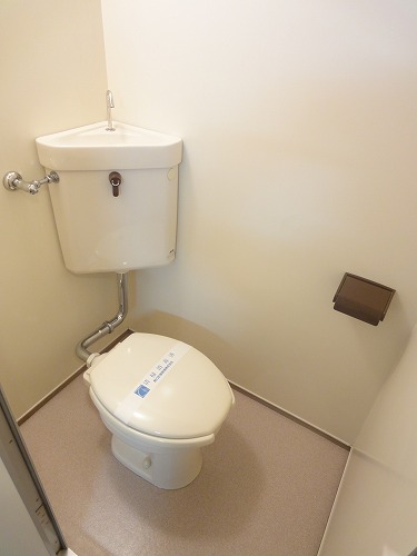 Toilet.  ※ In replacement to warm water toilet seat