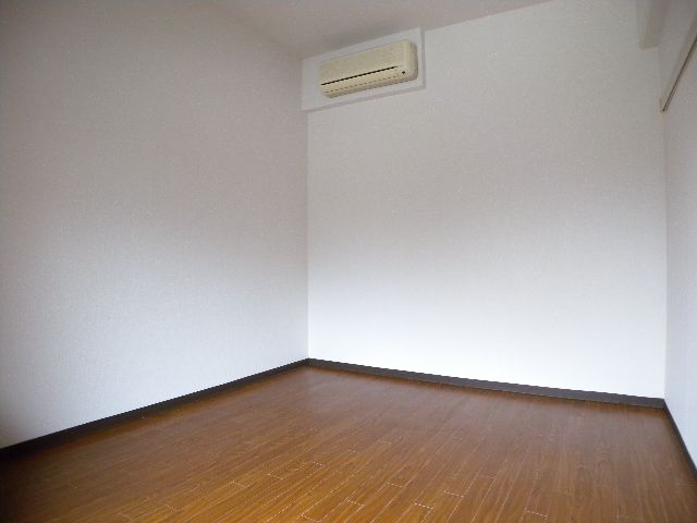 Living and room. Leave it if Kyoto rent "House Network" ☆