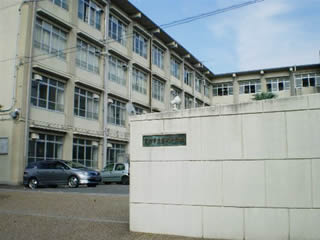 Junior high school. 1351m to Kyoto Municipal Rakukita junior high school (junior high school)