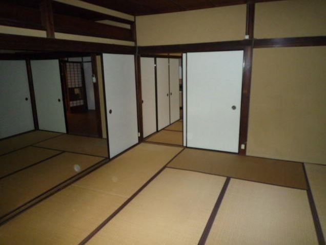 Living and room. Also published in the website "Kyoto rental House Network"