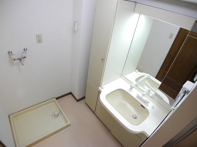 Washroom. Questions about property, Contact do not hesitate!