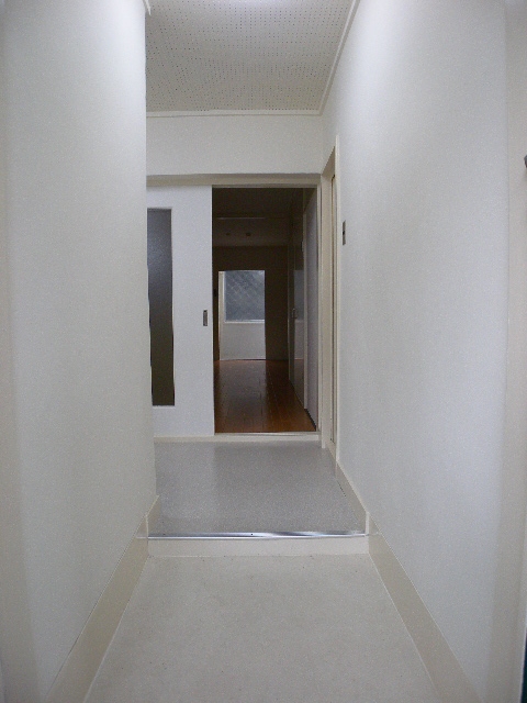 Entrance. Also published in the website "Kyoto rental House Network"