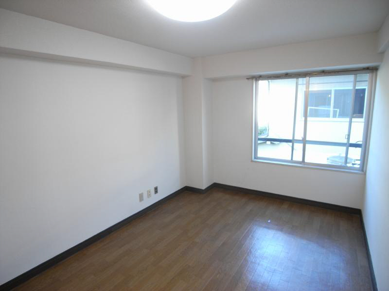 Living and room. 27