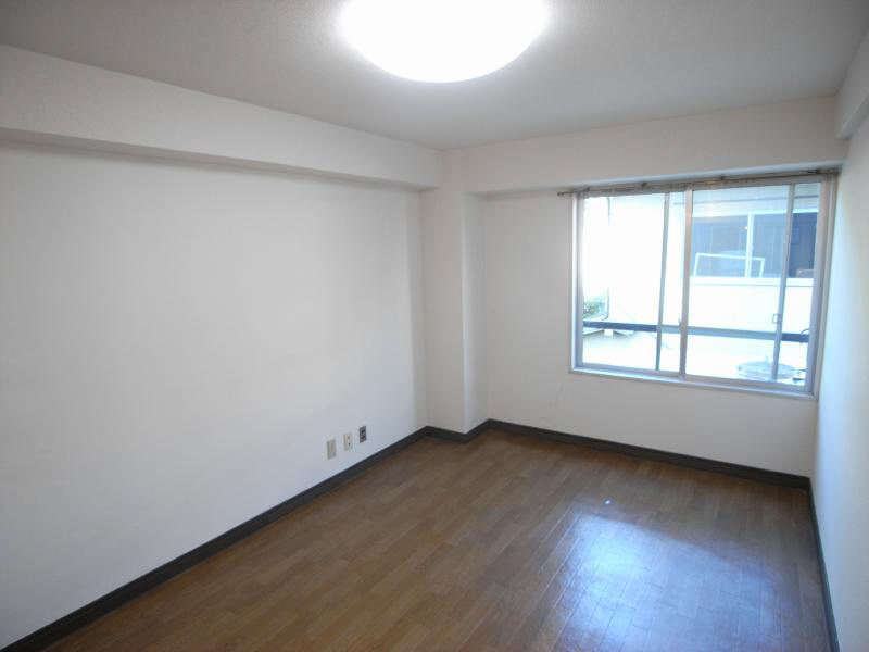 Living and room. 27