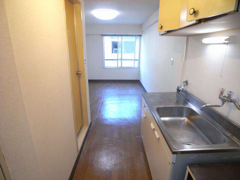 Kitchen. 27