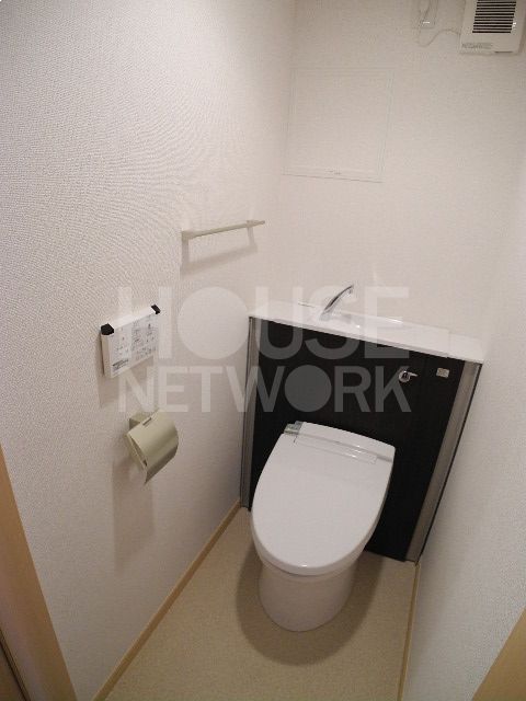 Toilet. Looking for room to house network Sakyo shop!