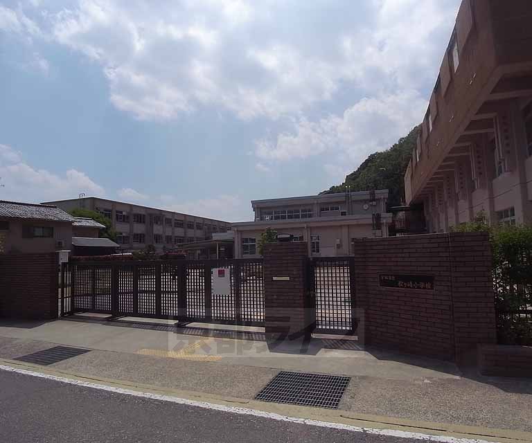 Primary school. Matsugasaki up to elementary school (elementary school) 410m