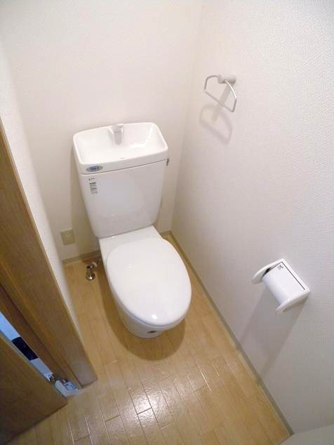 Toilet. Questions about property, Contact do not hesitate!