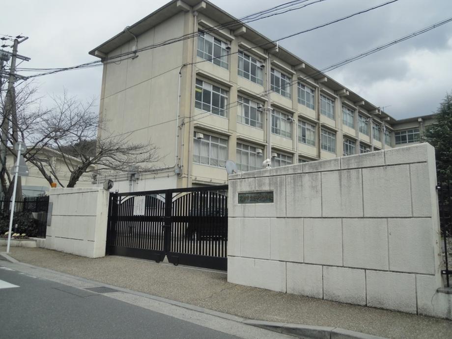 Junior high school. 2238m to Kyoto Municipal Rakukita junior high school