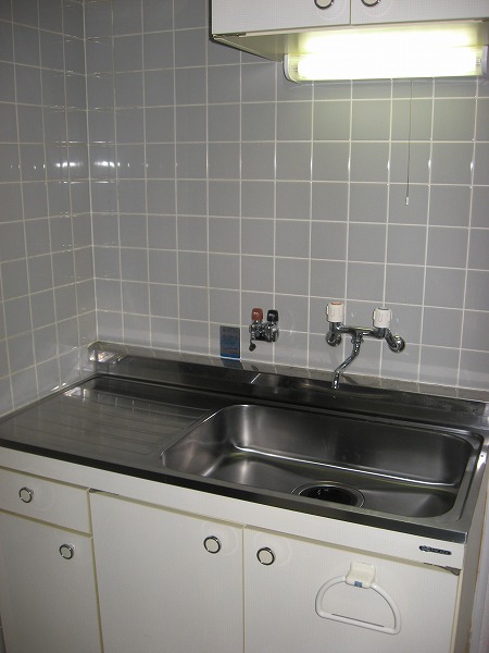 Kitchen. Gas stove can be brought. It is a photograph of a separate room.