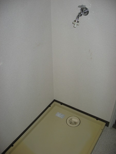 Other Equipment. Washing machine, We put in a room. It is a photograph of a separate room.