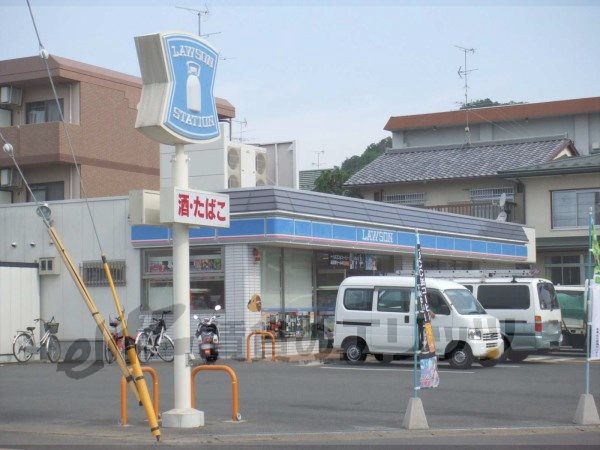 Convenience store. 480m until Lawson Kamigamosakakida the town store (convenience store)