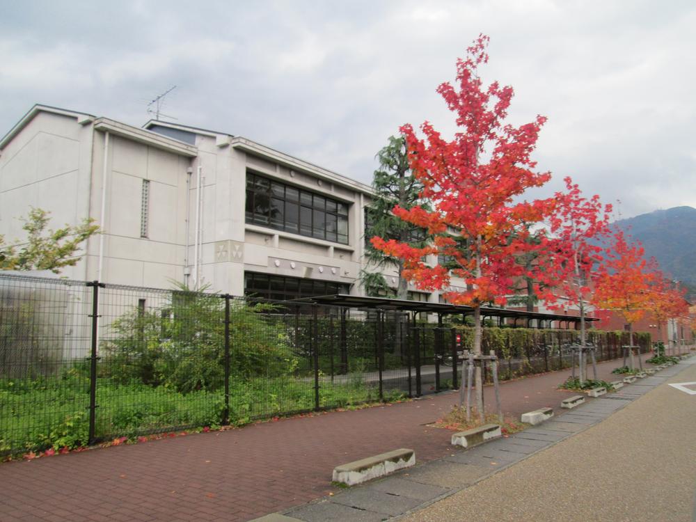 Junior high school. Private Doshisha until junior high school 670m Doshisha! 