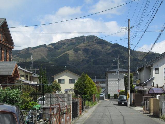 Local photos, including front road. If towards the east ... Good view! Overlooking the Mount Hiei! 