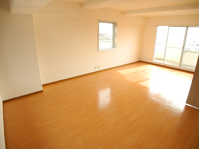 Other room space. Looking for room to house network Sakyo shop!