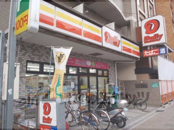 Convenience store. Daily Yamazaki Keihan Sanjo store up (convenience store) 320m