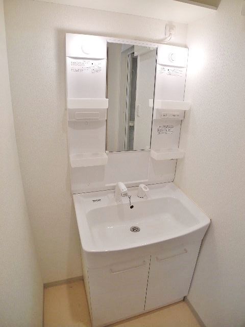 Washroom. There is a wash basin and dressing room in this your rent! ! !