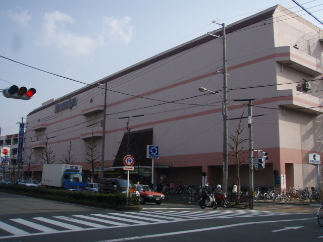 Supermarket. Izumiya Takano store up to (super) 430m